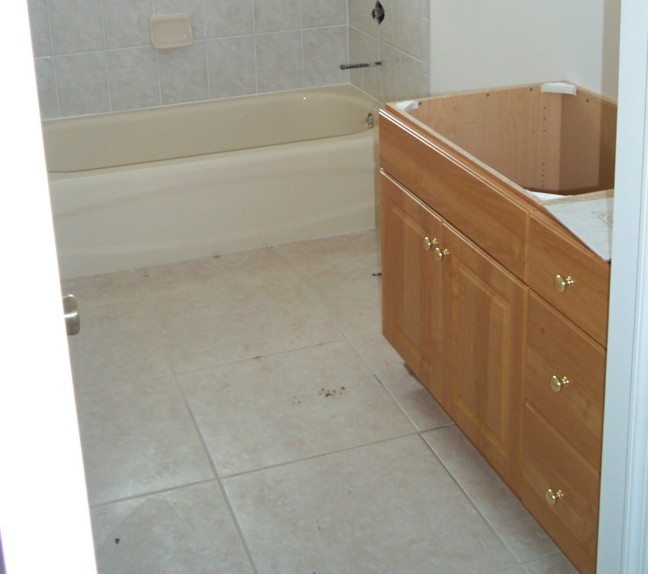 2nd bath cabinets.jpg (50163 bytes)